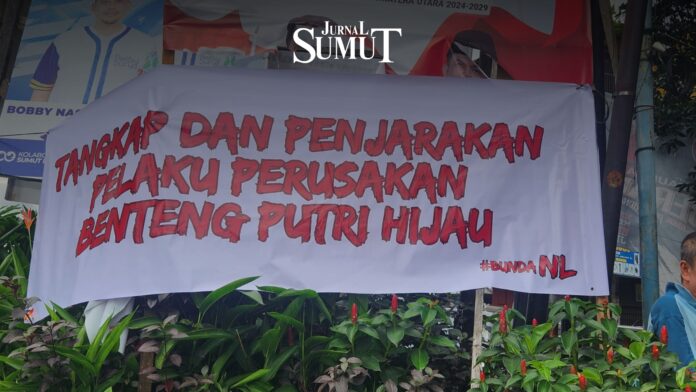 Spanduk Tangkap dan Penjarakan Pelaku Perusakan Benteng Putri Hijau Muncul di MedanSpanduk Tangkap dan Penjarakan Pelaku Perusakan Benteng Putri Hijau Muncul di Medan